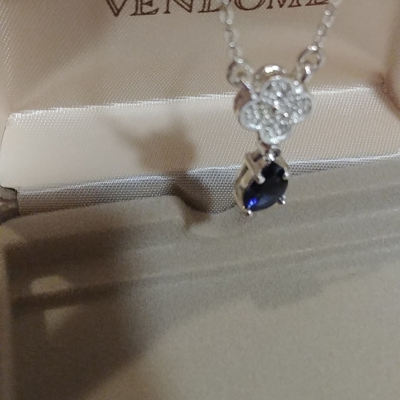 NWOT AVON SH Faux Silver/ Saphire Pendant - Picture 2 of 6